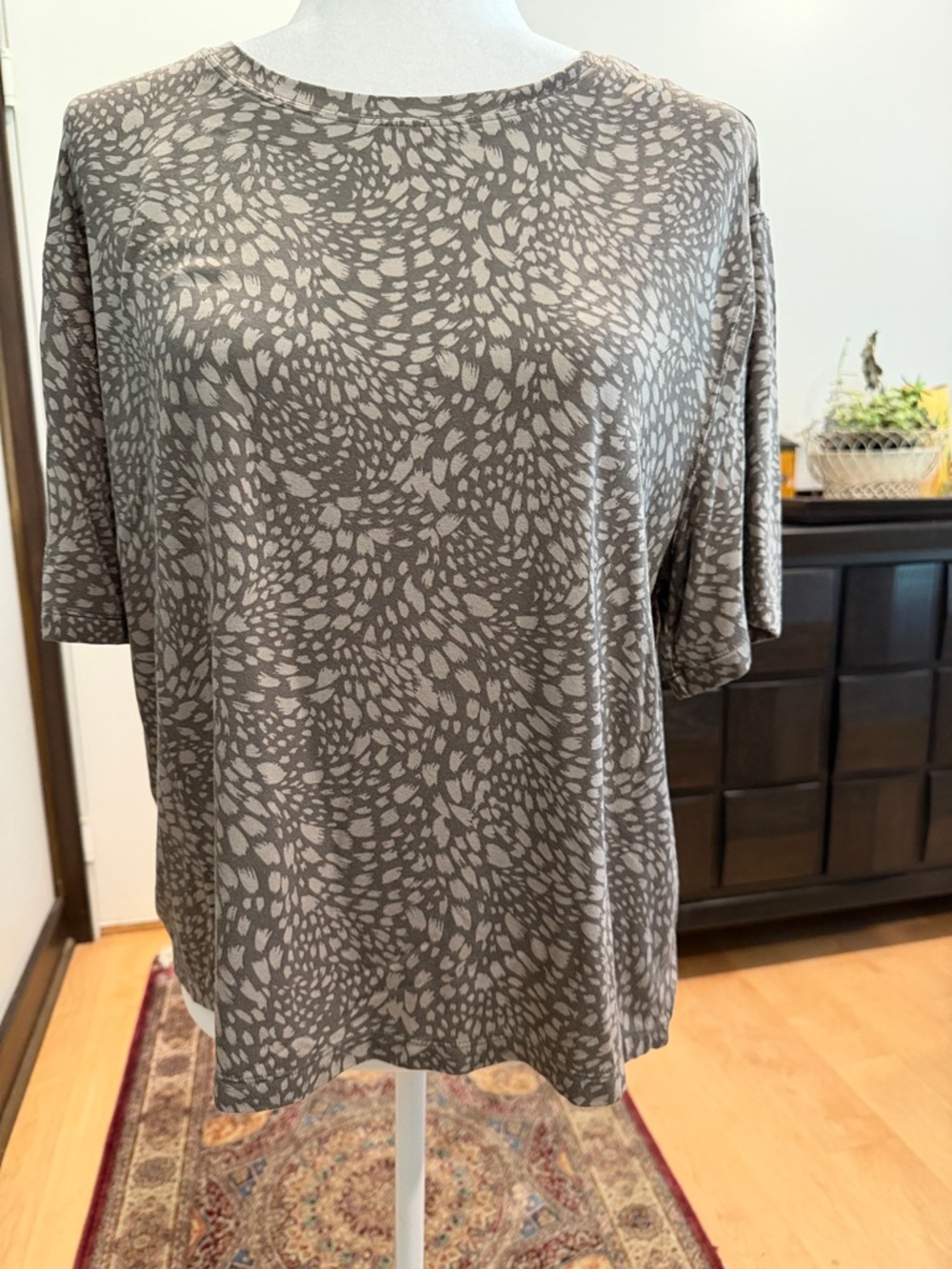 Lou & Grey Taupe and Cream Abstract Print Short-Sleeve Tee